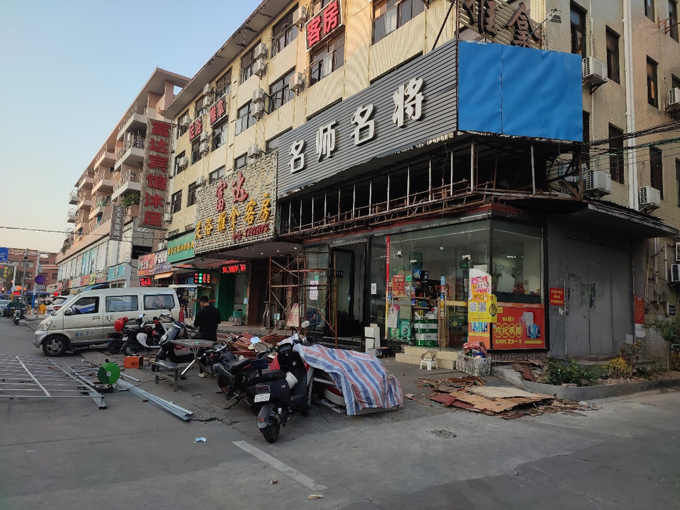 来沪00后女子被刑拘！被捕后强怼民警：为什么揪着我不放？(图1)